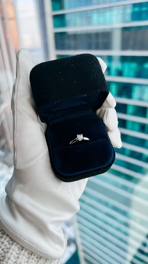 Кольцо Tiffany & Co. Lucida из платины с бриллиантом 16.5(52) размер