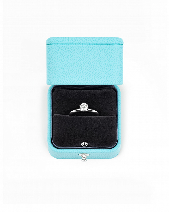 Кольцо Tiffany & Co. Setting из платины с бриллиантом 16.25(51) размер