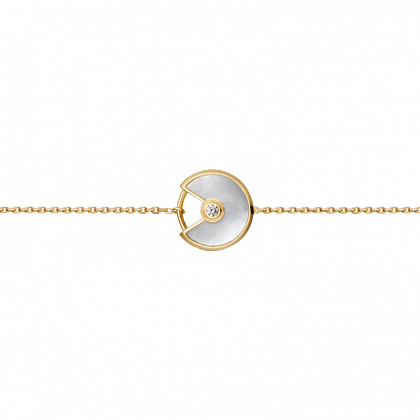 Браслет Cartier Amulette de Cartier из желтого золота с бриллиантом и перламутром