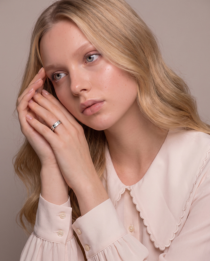 Кольцо Bvlgari B.Zero1 из белого золота размеры: 15.25(48), 15.5(49), 16(50), 16.25(51), 16.5(52), 16.75(53), 17(54), 20.75(65)