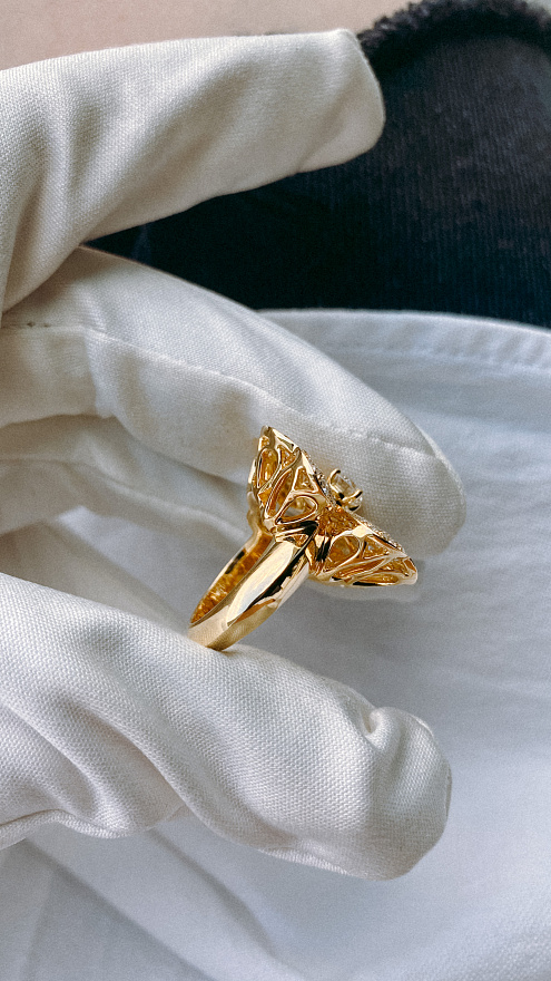 Кольцо Van Cleef & Arpels Cosmos из желтого золота с бриллиантами 16(50) размер