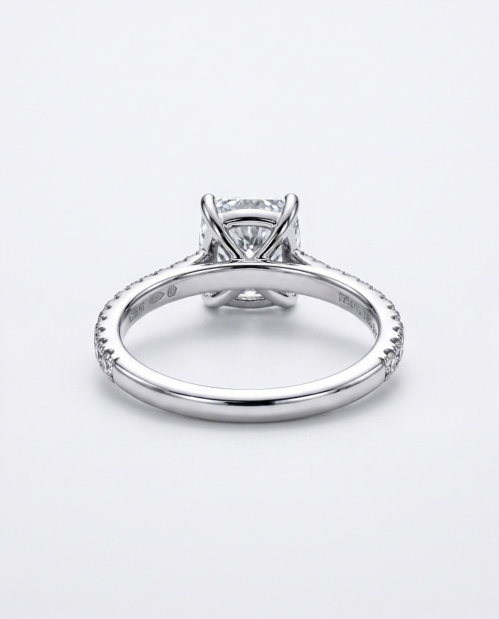 Кольцо Tiffany & Co. Novo™ из платины с природными бриллиантами 14.75(47) размер