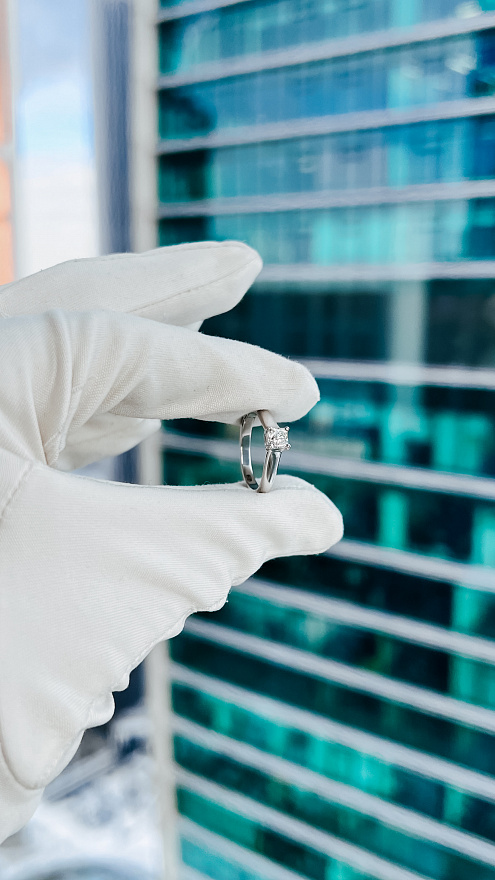 Кольцо Tiffany & Co. Lucida из платины с бриллиантом 16.5(52) размер