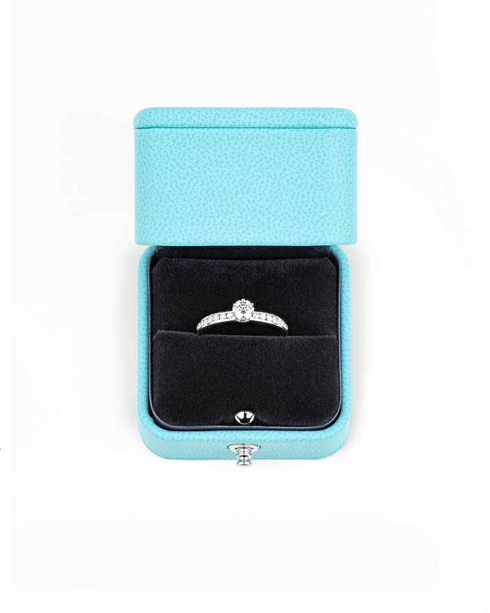 Кольцо Tiffany & Co. Harmony из платины с бриллиантом 15.25(48) размер