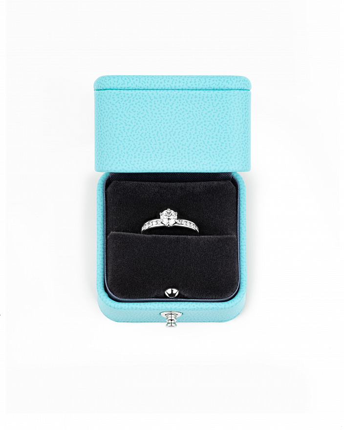 Кольцо Tiffany & Co. Harmony из платины с бриллиантами 15.25(48) размер