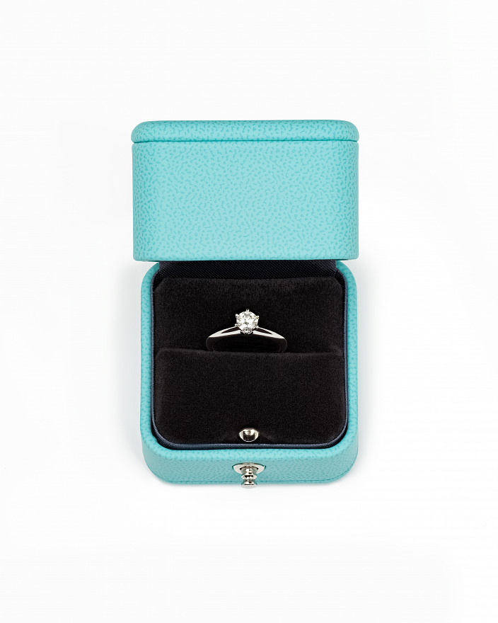 Кольцо Tiffany & Co. Setting из платины с бриллиантом 16.5(52) размер