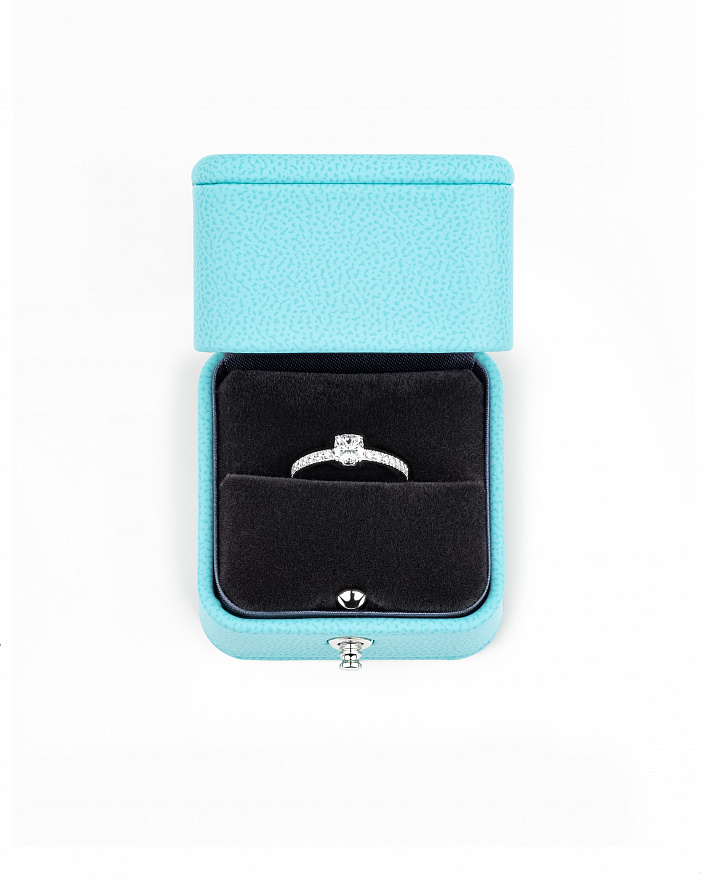 Кольцо Tiffany & Co. Novo™ из платины с бриллиантами 15.25(48) размер