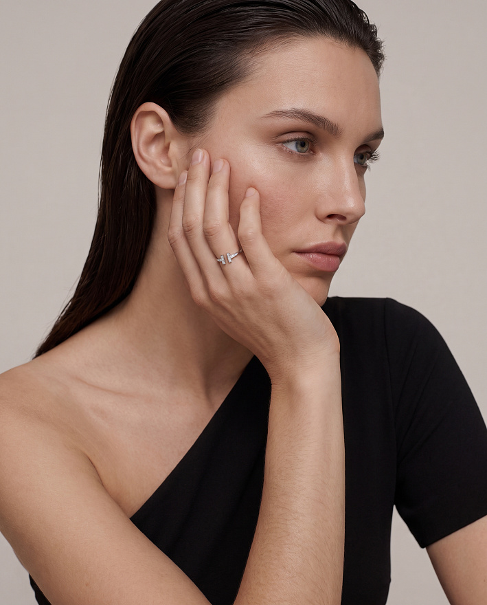 Кольцо Tiffany & Co. T Wire из белого золота с природными бриллиантами 15.5(49) размер