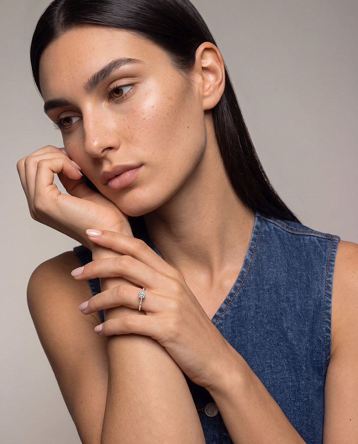 Кольцо Tiffany & Co. Setting из платины с природным бриллиантом 15.25(48) размер