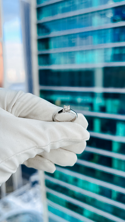 Кольцо Tiffany & Co. Lucida из платины с бриллиантом 16.5(52) размер