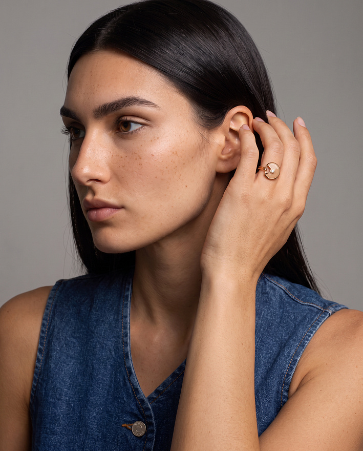 Кольцо Cartier Amulette из розового золота с природным бриллиантом и природным розовым опалом 16(50) размер