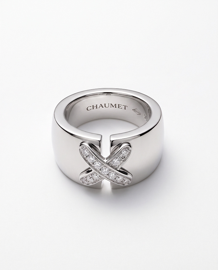 Кольцо Chaumet из белого золота с природными бриллиантами 17.75 размер