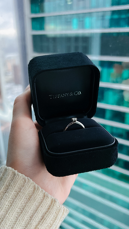 Кольцо Tiffany & Co. Setting из платины с бриллиантом 15(48) размер