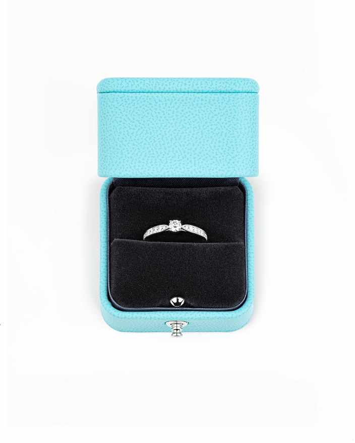 Кольцо Tiffany & Co. Harmony™ из платины с бриллиантами 15.25(48) размер